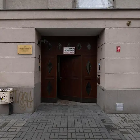Apartment Chocimska - Location, Tram&shops Nearby - By Rentujemy
