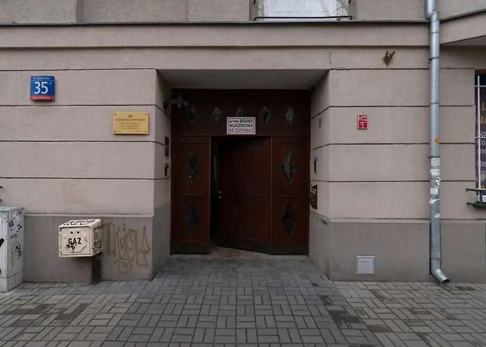 Апартаменты Chocimska - Location, Tram&shops Nearby - By Rentujemy