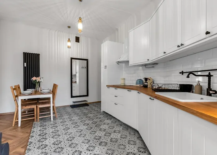 Apartament Chocimska - Location, Tram&shops Nearby - By Rentujemy *