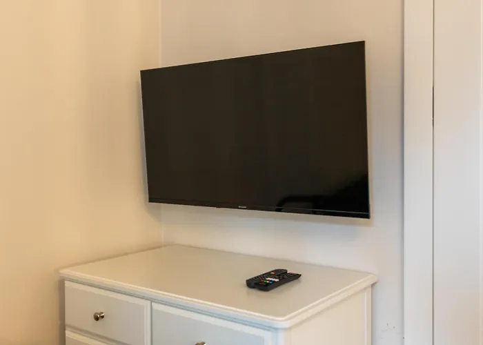 Apartament Chocimska - Location, Tram&shops Nearby - By Rentujemy