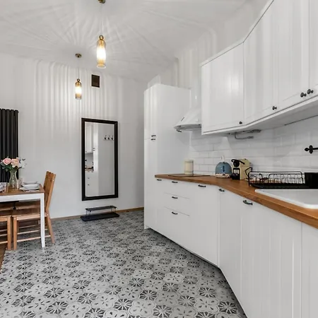 Apartment Chocimska - Location, Tram&shops Nearby - By Rentujemy *