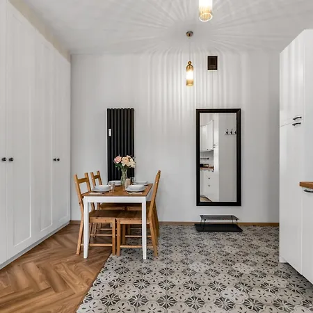 Apartment Chocimska - Location, Tram&shops Nearby - By Rentujemy Warsaw