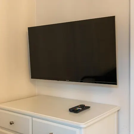 Apartment Chocimska - Location, Tram&shops Nearby - By Rentujemy