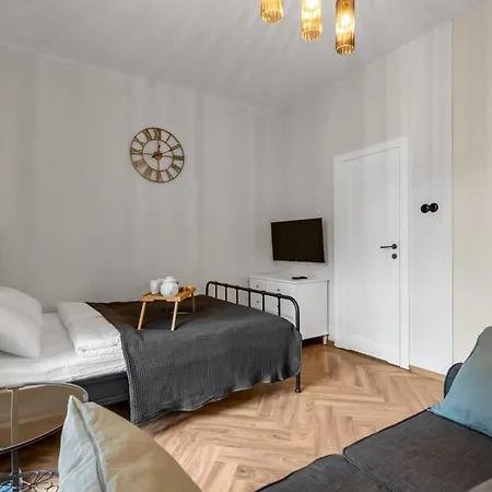 Chocimska - Location, Tram&shops Nearby - By Rentujemy Warsaw