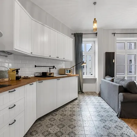 Apartment Chocimska - Location, Tram&shops Nearby - By Rentujemy