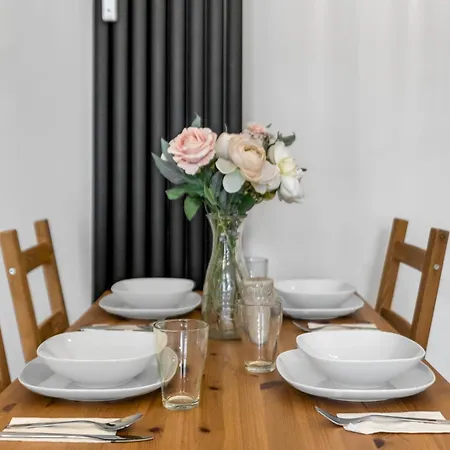 Apartment Chocimska - Location, Tram&shops Nearby - By Rentujemy